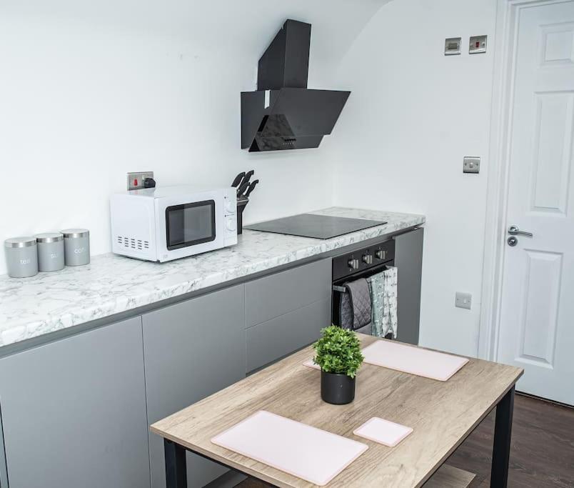 Aylesbury Apartment 1 With Free Parking Extérieur photo